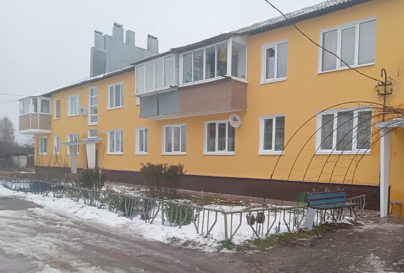 В п. Юбилейный отремонтировали фасад дома по проекту «Народный бюджет».